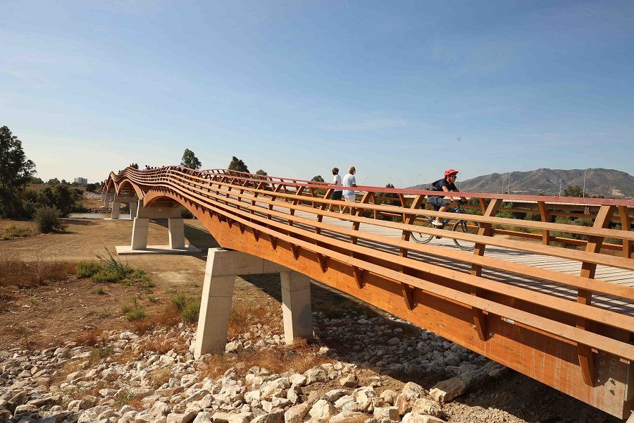 La pasarela de madera del Guadalhorce, la más grande de Europa, se convierte en el principal hito de la Senda Litoral