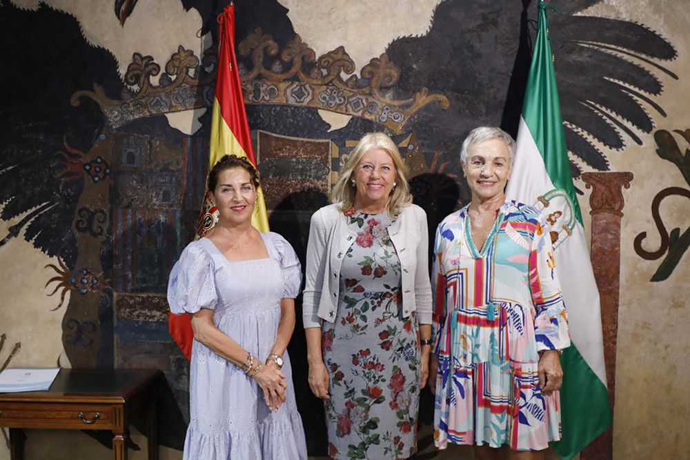 El Ayuntamiento firma un convenio con la Asociación de Alzheimer de Marbella para su programa de tratamiento y asesoramiento, que beneficia a 750 familias