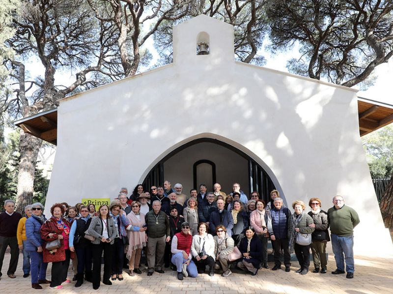El Ayuntamiento finaliza la revitalización del entorno urbano y medioambiental del Vigil de Quiñones con nuevos espacios verdes y la rehabilitación de la capilla