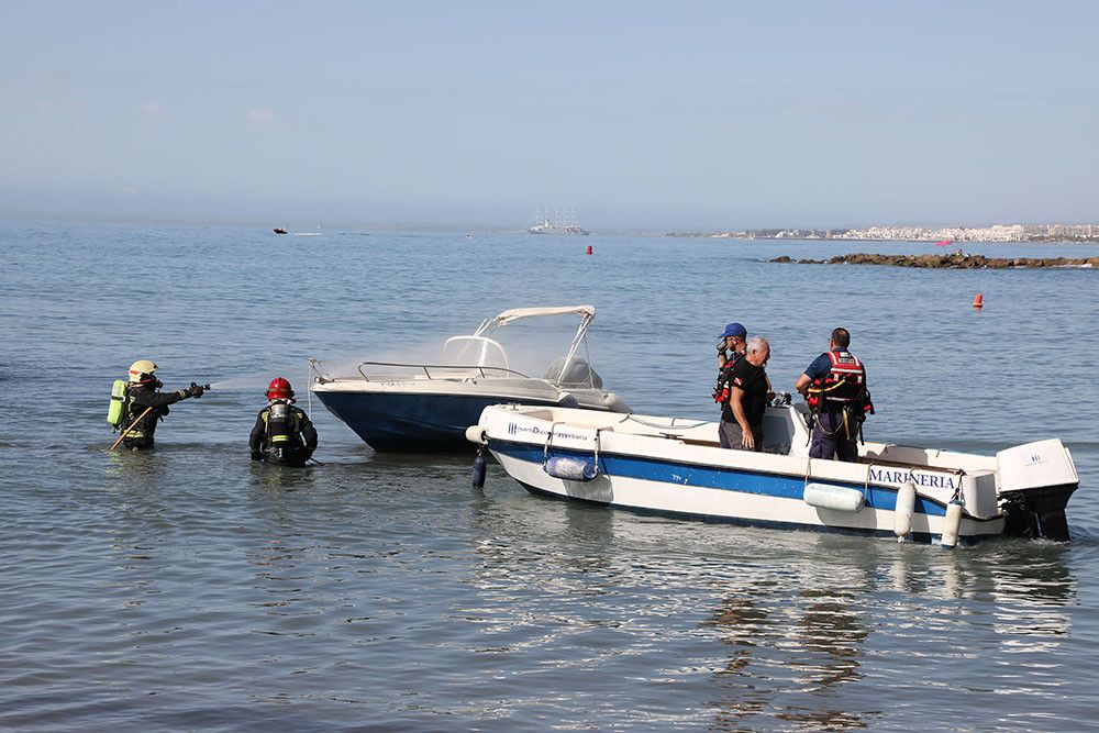 Realizado un simulacro de seguridad en el Puerto Deportivo Virgen del Carmen y en la Playa de El Faro con 40 efectivos para mejorar la respuesta ante una emergencia