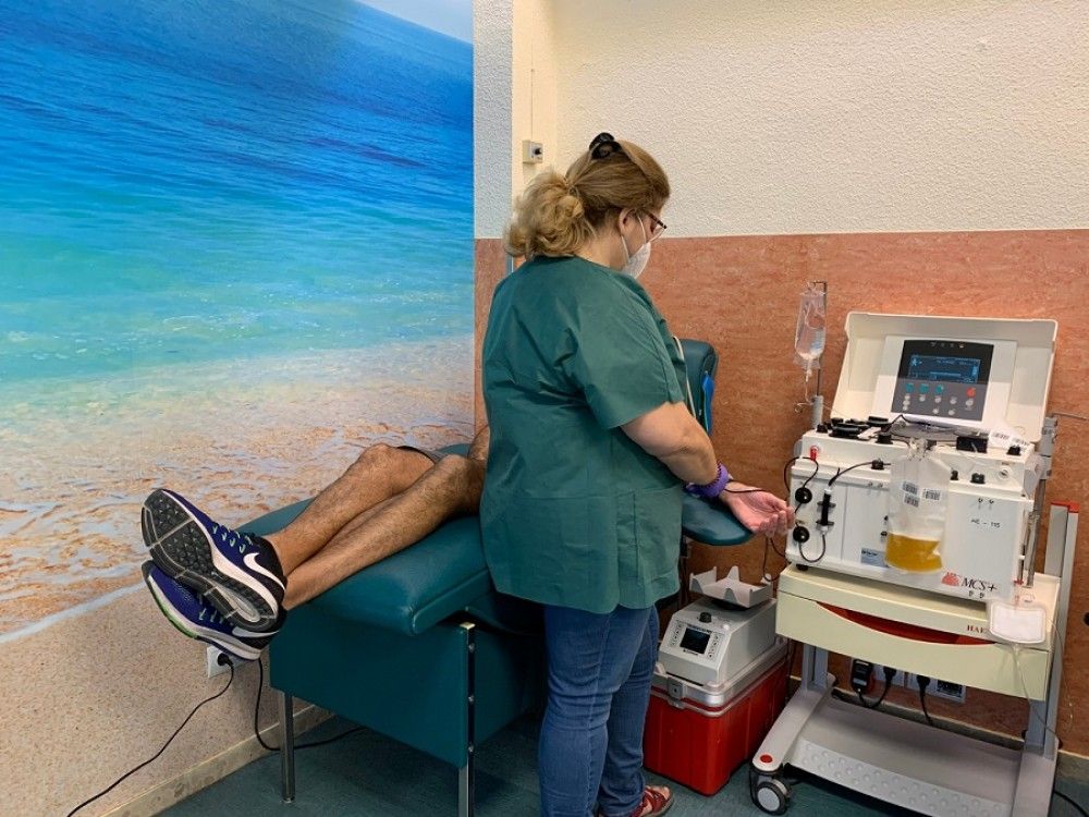 Once malagueños participan como donantes en un ensayo que evalúa la eficacia de un tratamiento con plasma hiperinmune