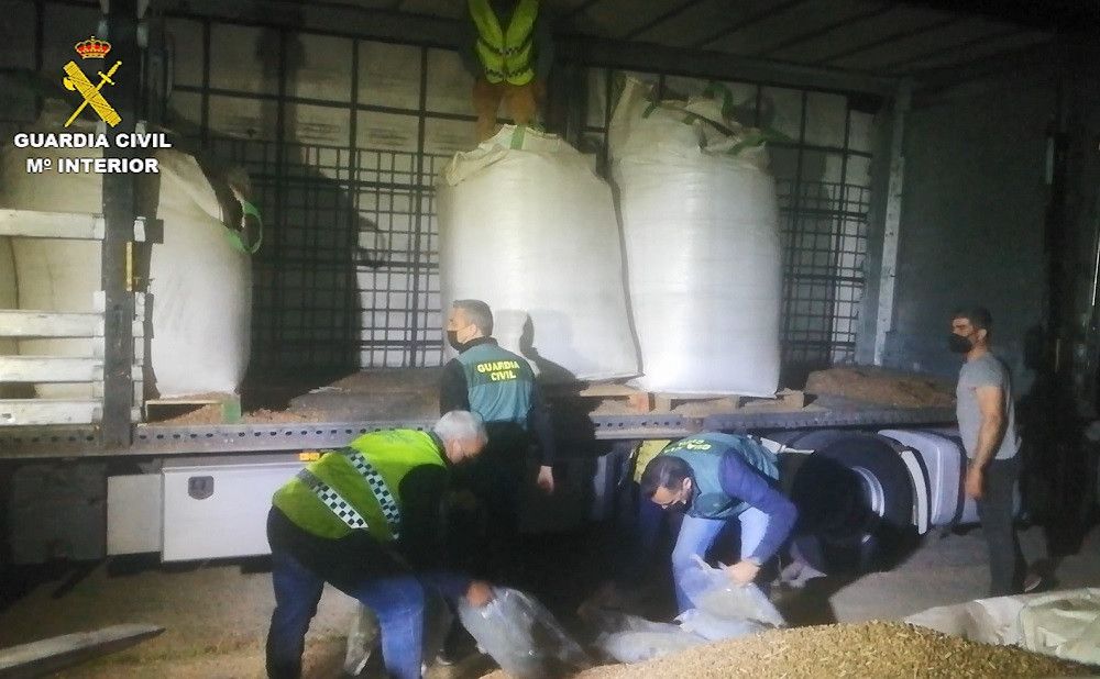 La Guardia Civil desarticula en Cádiz una organización criminal dedicada a envíos a gran escala de marihuana a Europa