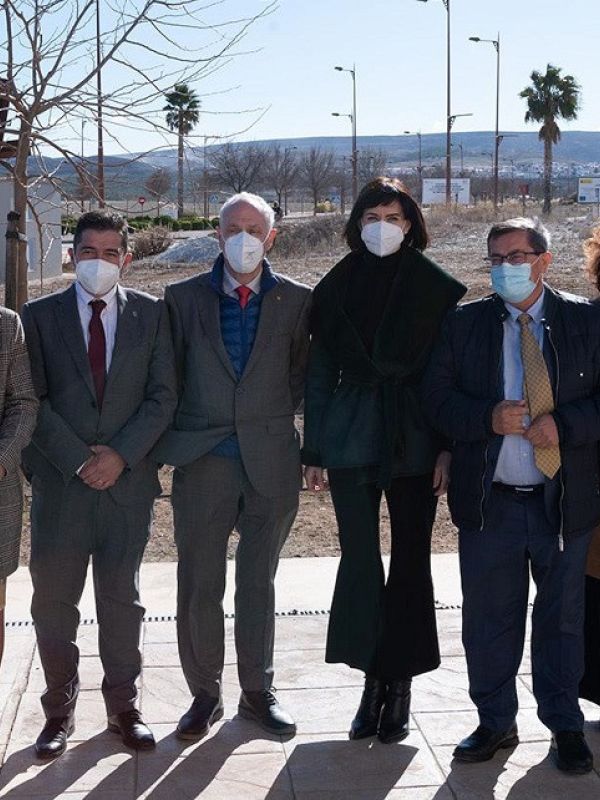 El Ministerio de Ciencia y el Ayuntamiento de Escúzar firman el convenio de la cesión de terrenos para acoger el acelerador de partículas IFMIF-DONES