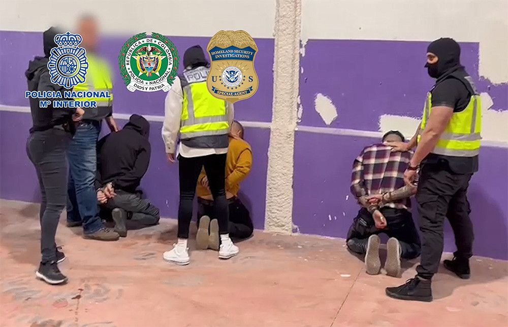 La Policía Nacional interviene un arsenal de guerra y unos 2.600 kilos de cocaína a una peligrosa organización de narcotraficantes