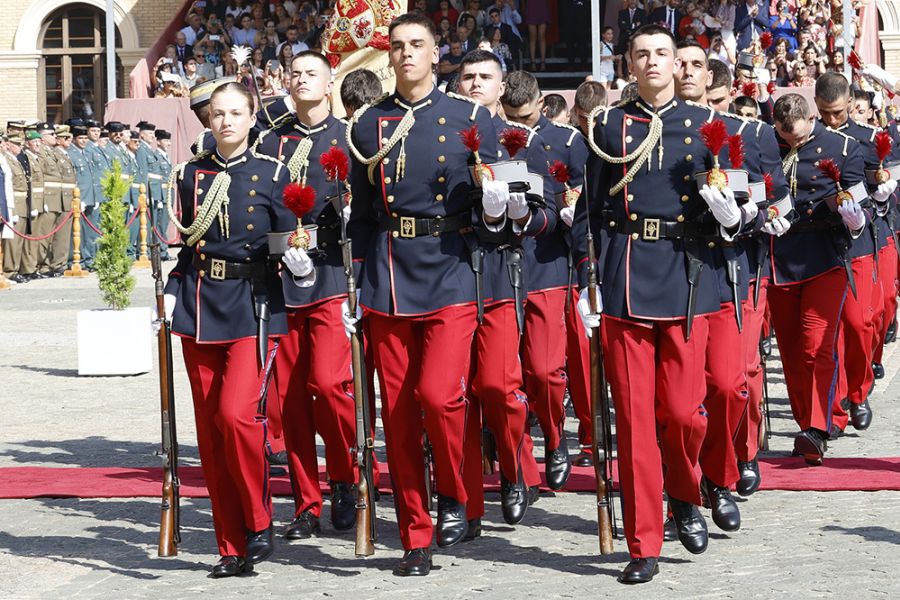 La princesa de Asturias jura bandera en la Academia Militar de Zaragoza