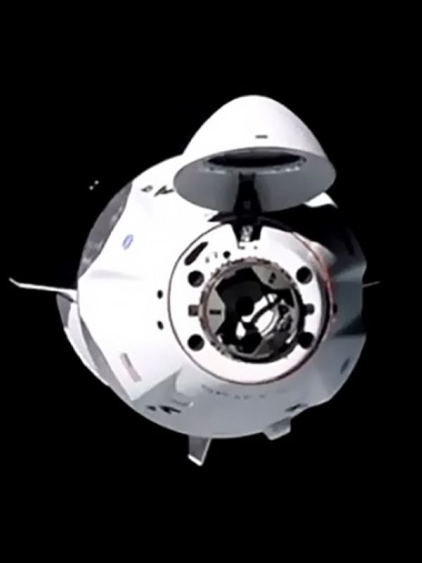 La Crew Dragon se ha acoplado con éxito a la Estación Espacial Internacional