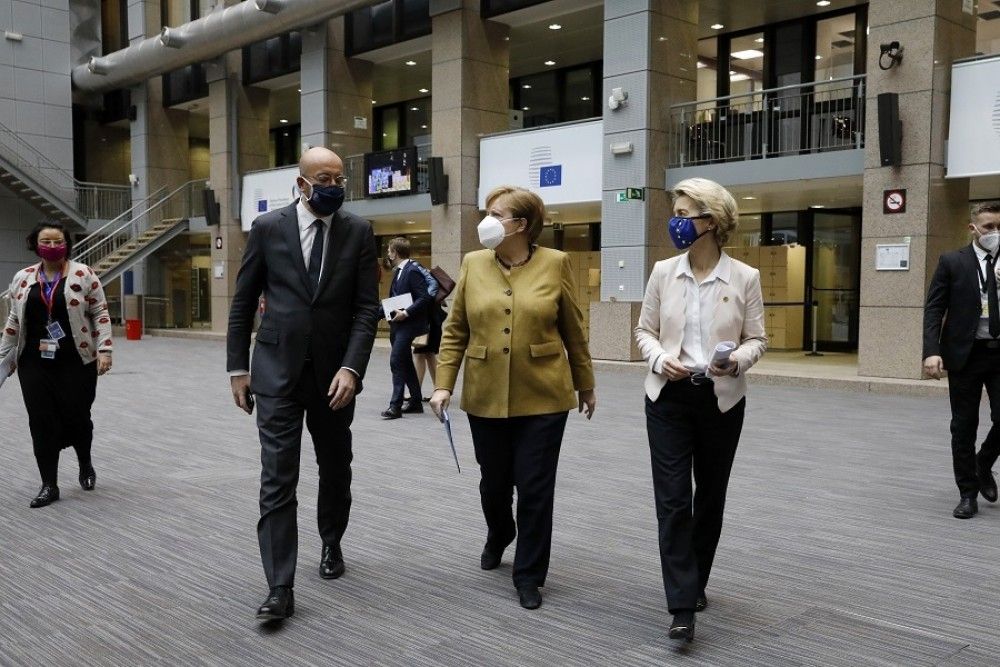 La Cumbre del Euro apuesta el mantenimiento del apoyo económico ante la crisis y por avanzar en la unificación bancaria