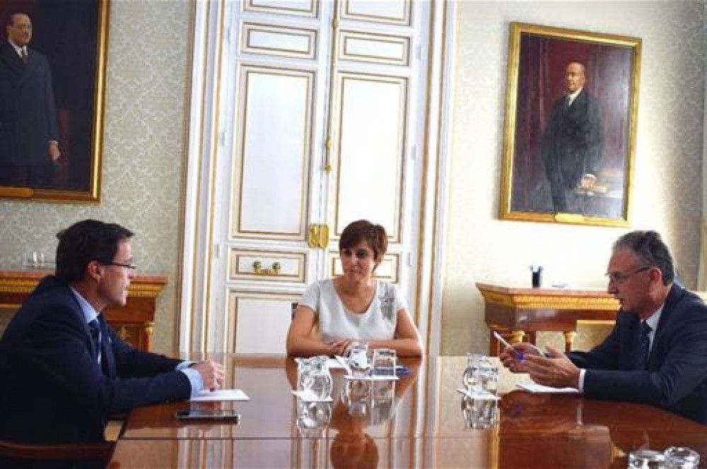 La ministra de Política Territorial trata el proceso de fusión con los alcaldes de Villanueva de la Serena y Don Benito