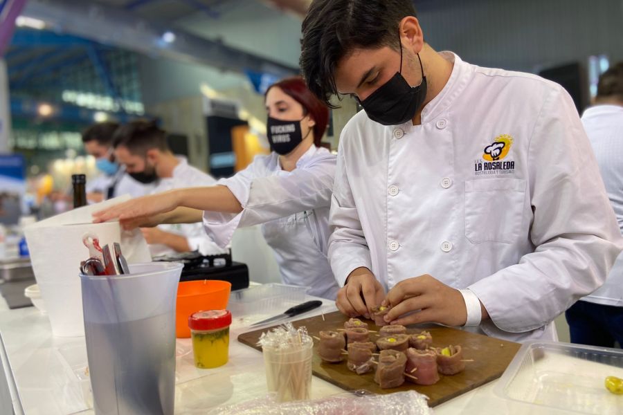 Antonio García y Cristian Ponce, de la escuela de hostelería CESHMA, ganadores del VIII Concurso Joven Chef Sabor a Málaga