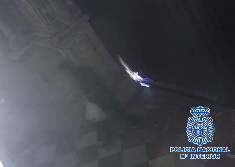 La Policía Nacional detiene a un hombre que prendió fuego a una de las puertas de acceso de la Catedral de Málaga