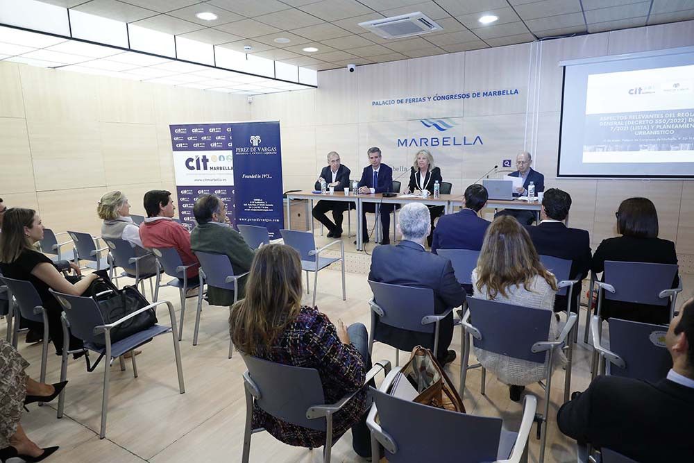 La alcaldesa subraya que los pasos que está dando el Ayuntamiento en materia urbanística “permitirán afrontar los nuevos retos de Marbella”