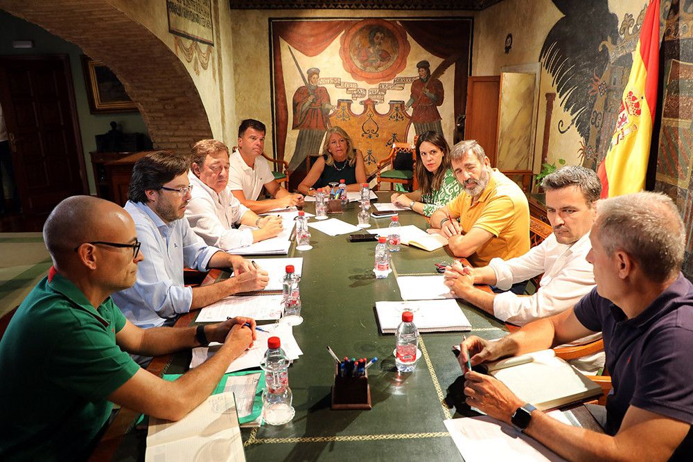 El Comité de Sequía acuerda poner en marcha una campaña de concienciación y reducir en un 20 por ciento el uso del agua en baldeos y riegos de espacios verdes públicos