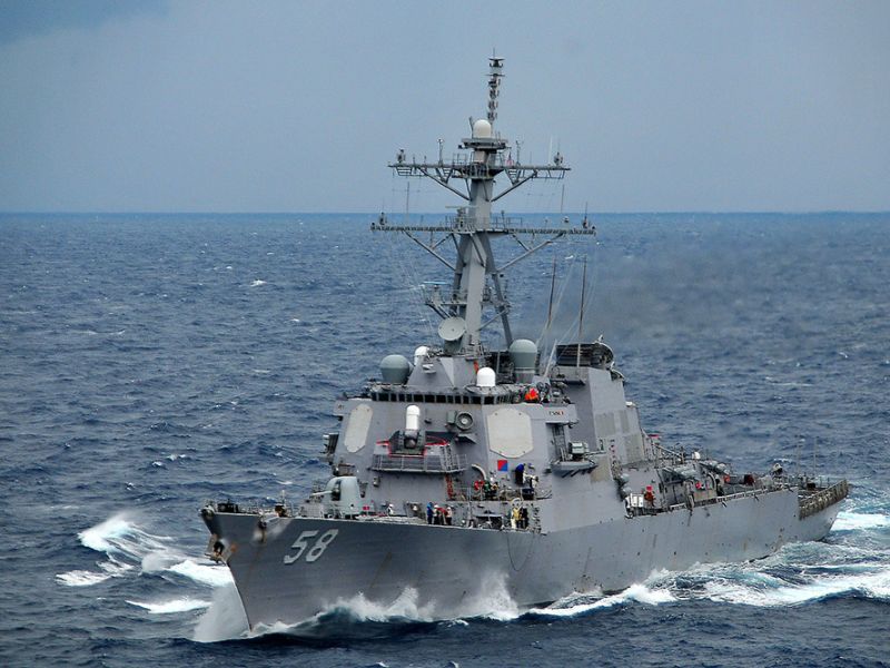 El el destructor lanzzamisiles USS Laboon (DDG 58) respondió a las llamadas de socorro. / Daniel Barker, especialista en comunicación (USNavy)