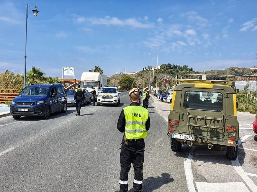 El alcalde de Torrox considera que las medidas disuasorias han frenado los desplazamientos al municipio durante la Semana Santa