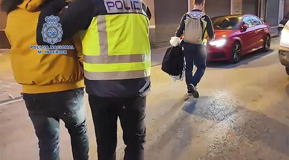 La Policía Nacional desarticula en Málaga y Murcia una organización criminal internacional que falsificaba tarjetas de residencia