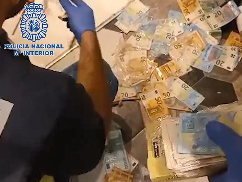 La Policía Nacional desarticula en Puerto Banús una casa de citas donde se explotaba sexualmente a mujeres captadas con falsas ofertas laborales