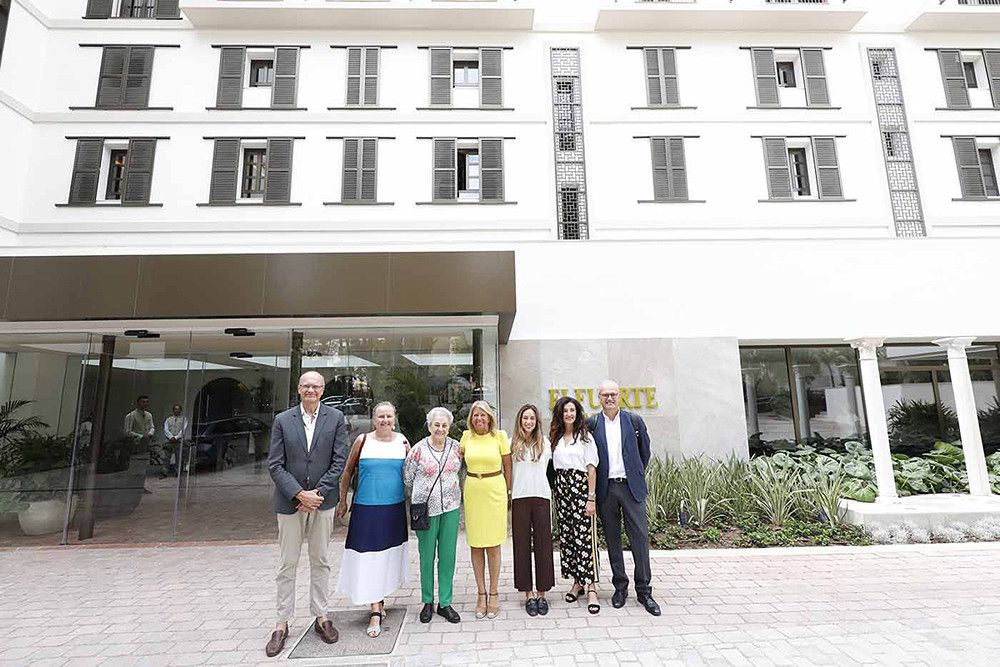 La alcaldesa visita las nuevas instalaciones del hotel El Fuerte, convertido en un cinco estrellas tras su reforma