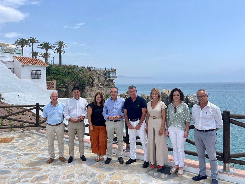 Avanza la Senda Litoral con la inauguración de un nuevo tramo peatonal en Nerja que une las playas de La Caletilla y El Salón