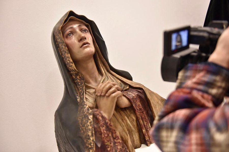 El MAD de Antequera acoge imágenes y pinturas en ‘Gubia y pincel, la pasión en Málaga’