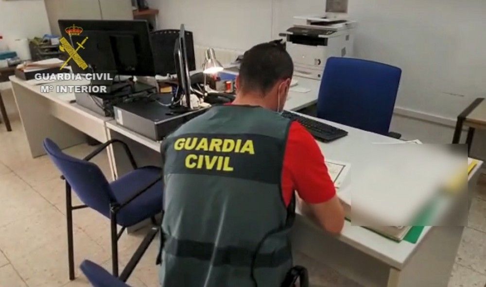 La Guardia Civil investiga a una academia granadina por vender falsos certificados de cursos formación para una oposición a bombero forestal