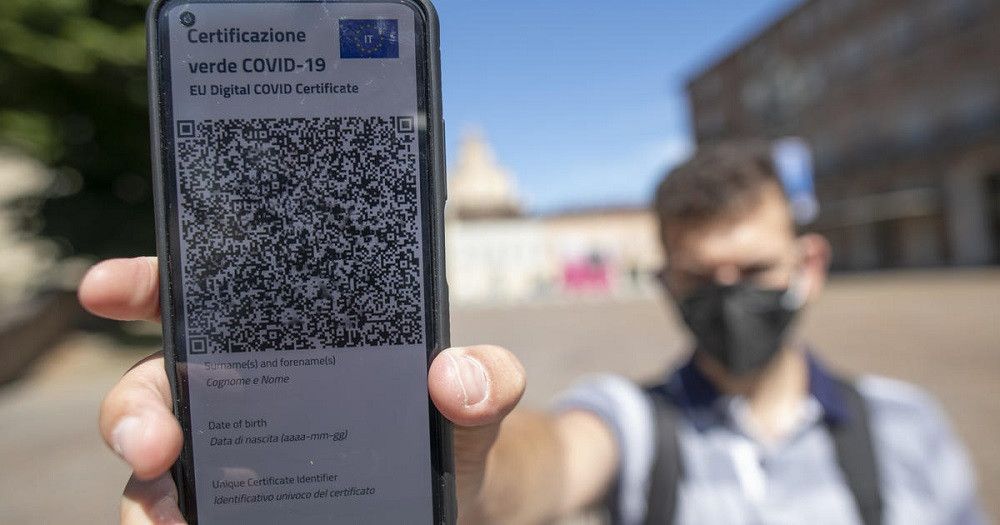 El TSJ de Andalucía da luz verde a la exigencia del pasaporte Covid para acceder a los interiores de establecimientos de hostelería, ocio y esparcimiento