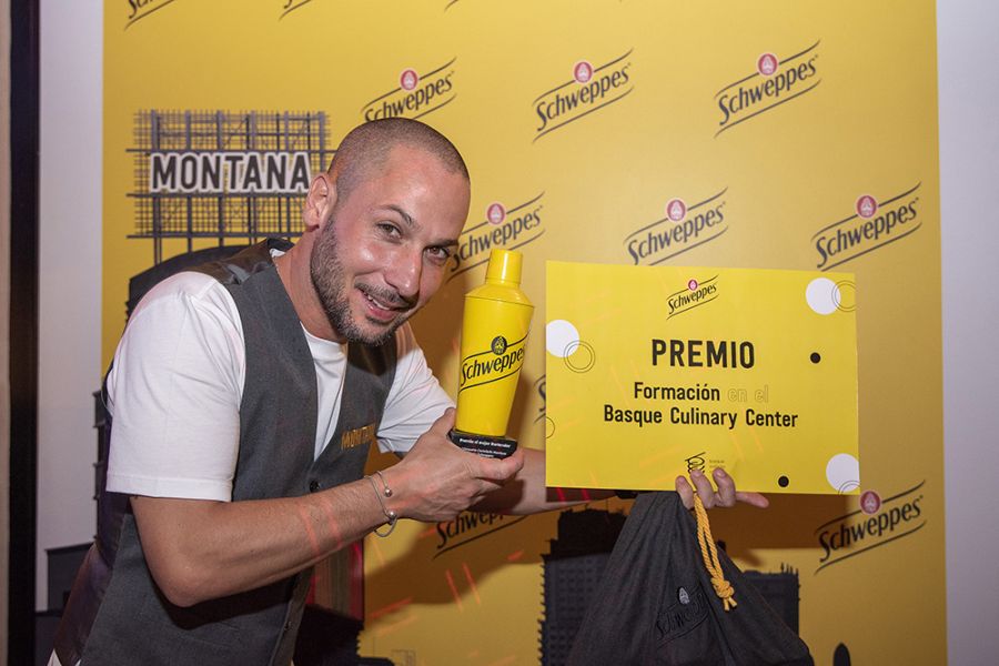 Luis David Martín-Niño, mejor \"bartender\" del sur de España en la primera edición del “Concurso de Coctelería Montana by Schweppes”