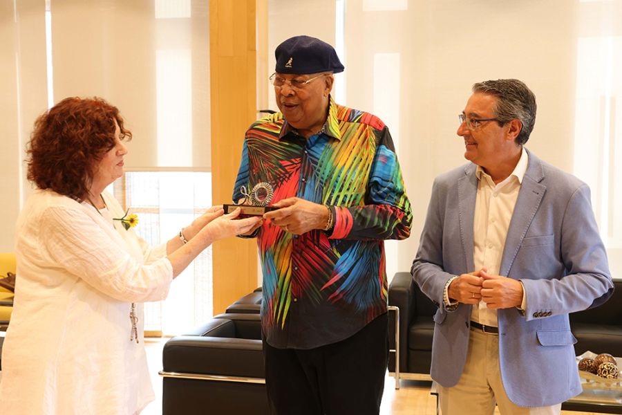 Los Premios Joan Hunt de Diputación galardonarán a Chucho Valdés, Yusuf Hamied, Lumon, Sur in English, bodegas Bentomiz, a la Cónsul británica y el Ayuntamiento de Canillas de Albaida