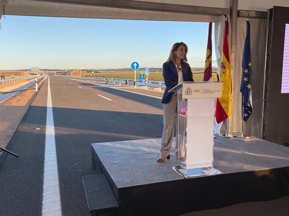 La ministra de Transportes anuncia la próxima implantación de servicios Avant Madrid-Cuenca-Albacete para viajeros recurrentes