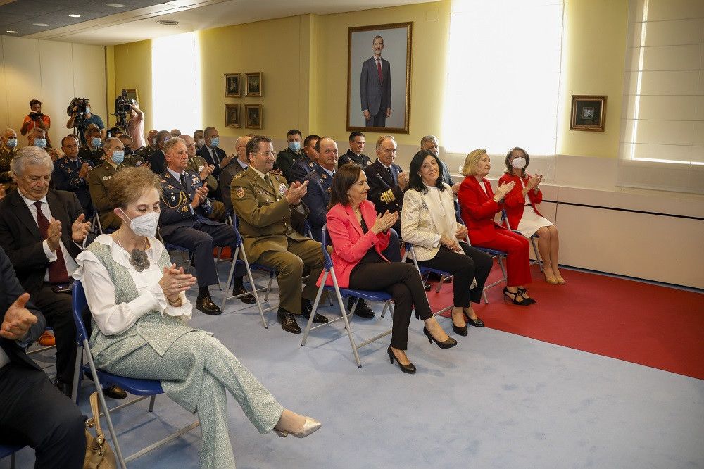 Toma posesión la nueva directora del CNI mientras la ministra de Defensa sigue intentando salvar su puesto