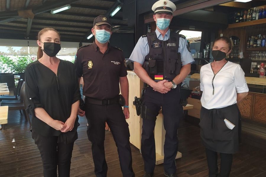 Dos policías alemanes patrullan este verano con agentes españoles en Estepona
