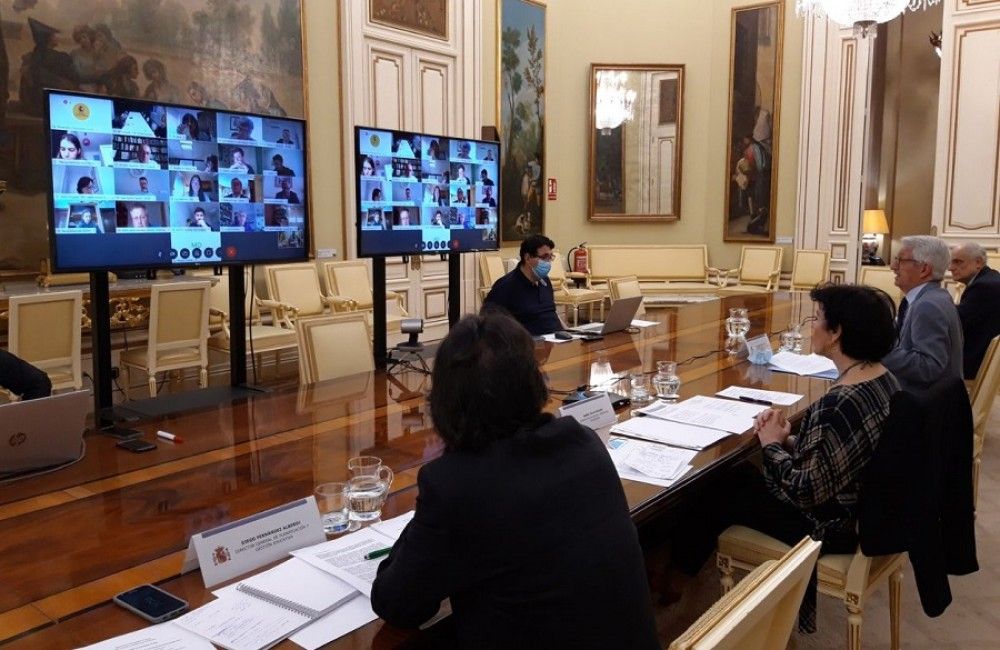 Educación mantiene su intención de otorgar las becas por criterios de renta y no de mérito académico