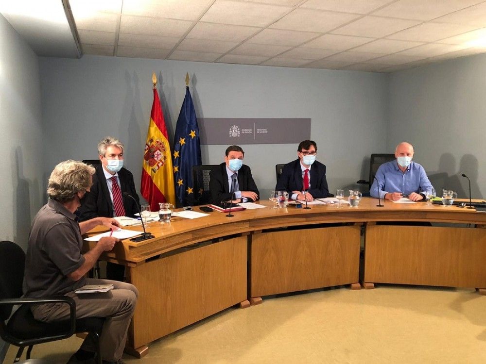 El Gobierno presenta a las CCAA una guía de recomendaciones para minimizar el riesgo de transmisión de la COVID19 entre temporeros