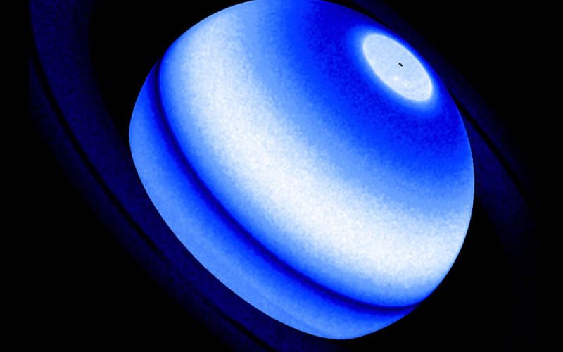 El Hubble descubre que los anillos de Saturno están calentando su atmósfera