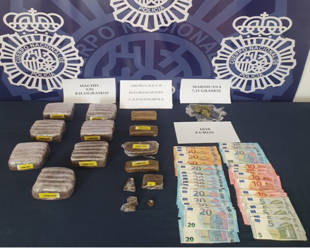 Detenido al ser sorprendido por la Policía Nacional realizando un pase de droga en Las Lagunas de Mijas