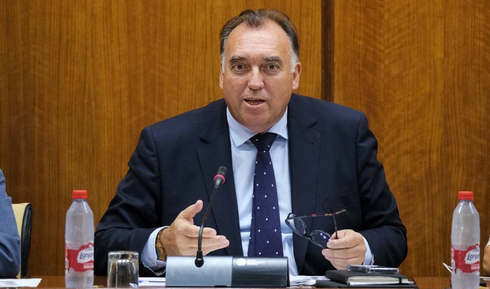 El consejero de Turismo anuncia herramientas para mejorar la liquidez de empresas turísticas, culturales y deportivas