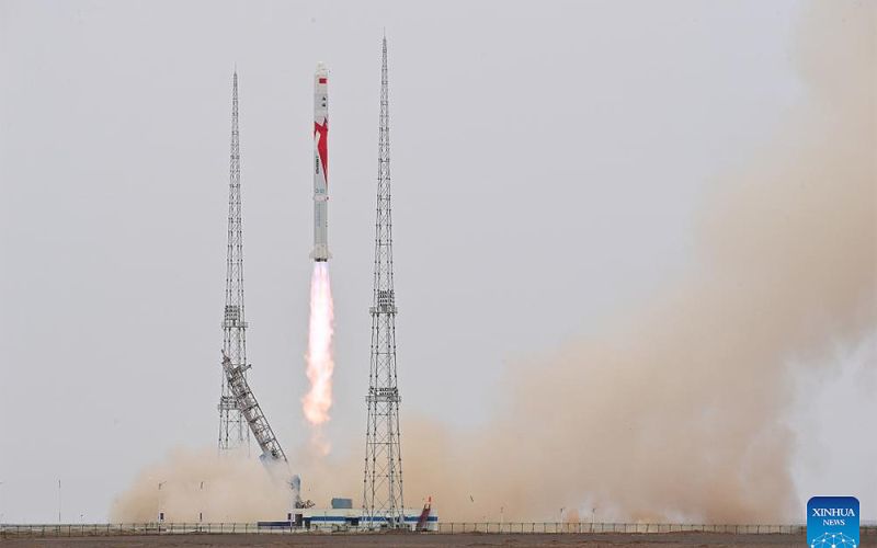 China lanza con éxito un cohete portador propulsado con combustible líquido de oxígeno-metano