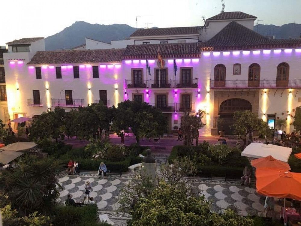 Marbella se suma a una campaña nacional para iluminar de azul sus enclaves más emblemáticos con motivo del Día de Europa