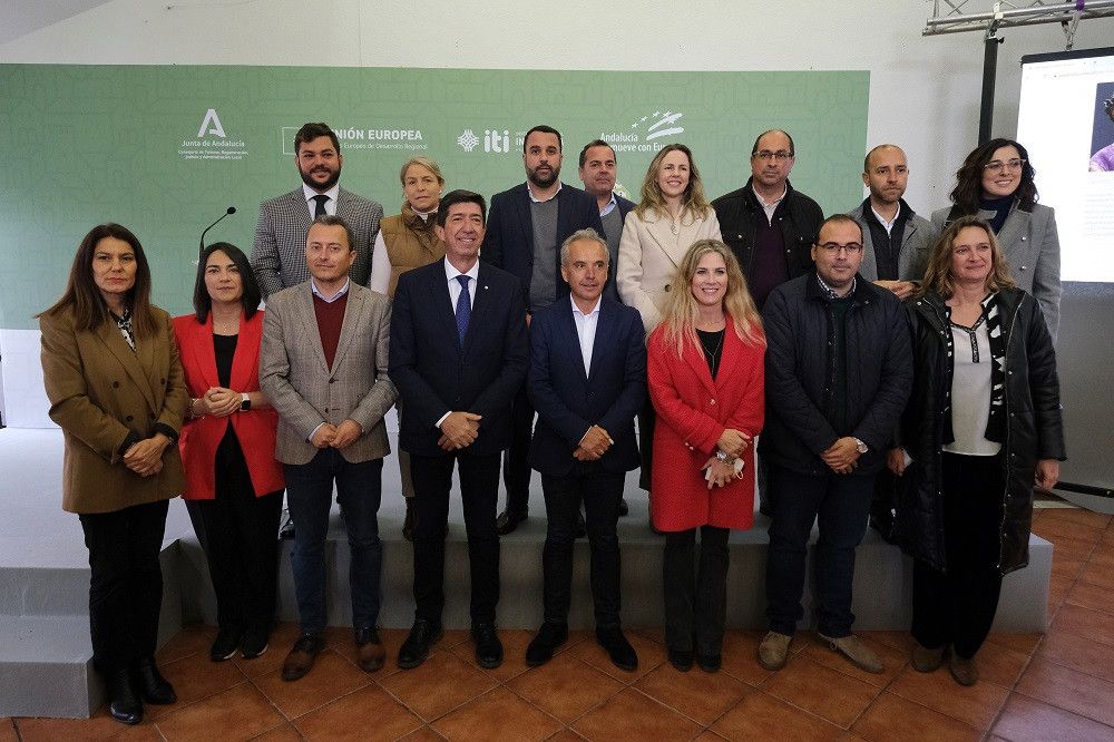 El vicepresidente andaluz presenta la nueva web para difundir los atractivos de los Pueblos Blancos de Cádiz