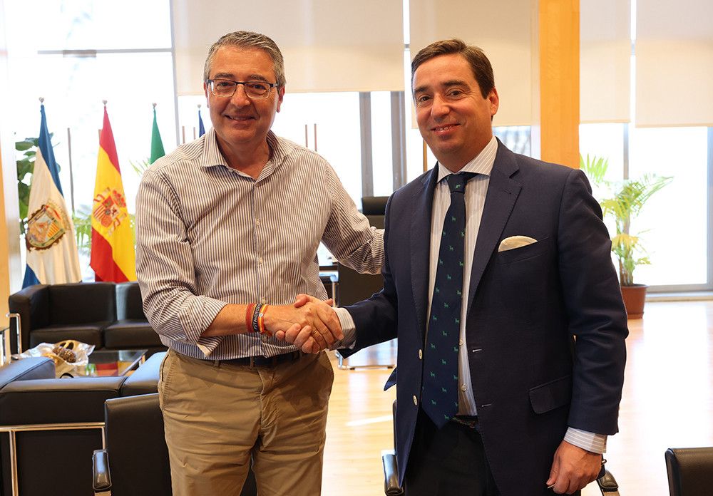 La Diputación y Lances de Futuro firman el contrato de adjudicación de la plaza de toros de La Malagueta para los próximos cuatro años