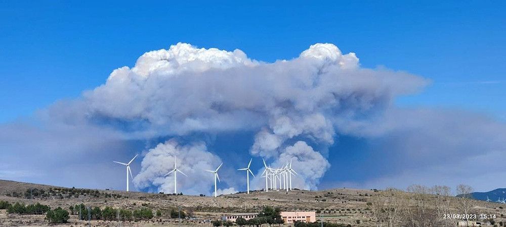 Transición Ecológica envía dos aviones anfibios a los incendios forestales en Castellón y Teruel