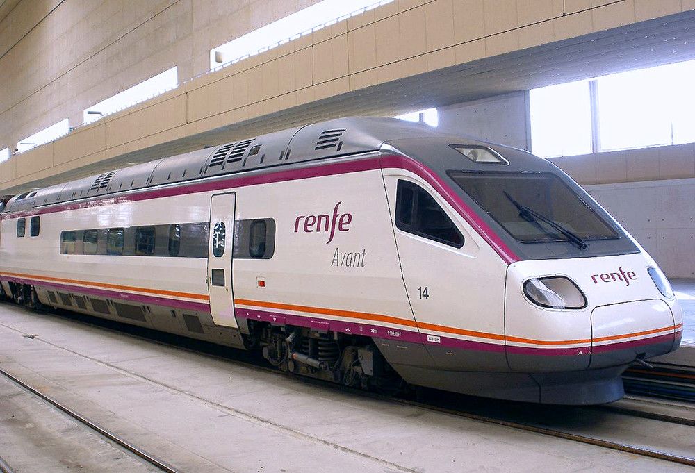 Transportes destinará 170 millones de euros a rebajar hasta un 90% los billetes de autobús y tren de los jóvenes para viajar este verano