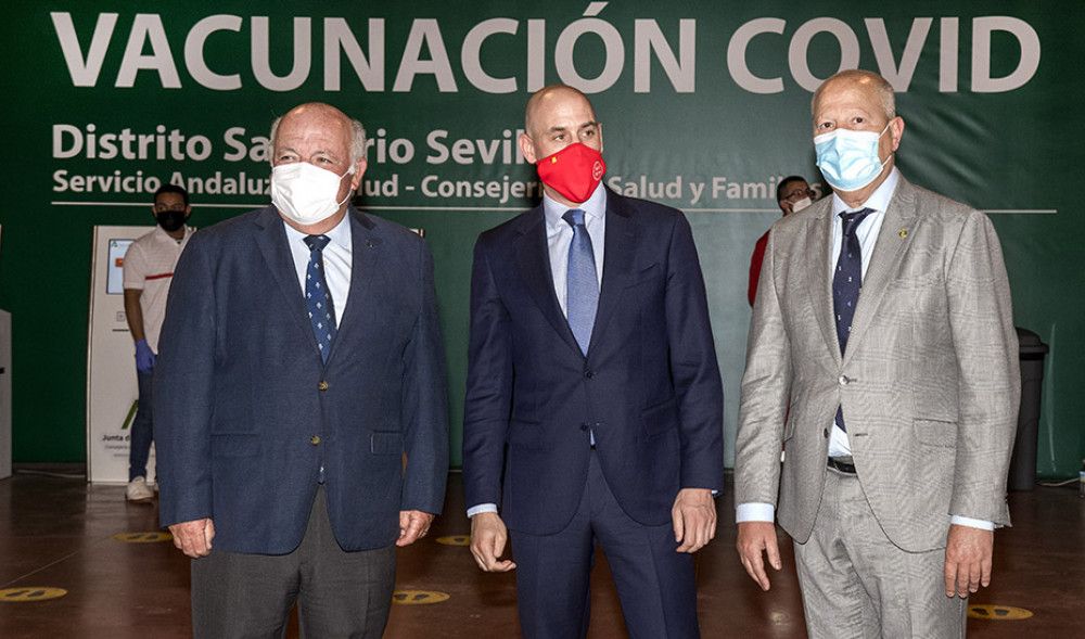 Andalucía avanza a buen ritmo en la vacunación contra el COVID y llega esta semana a menores de 55 años