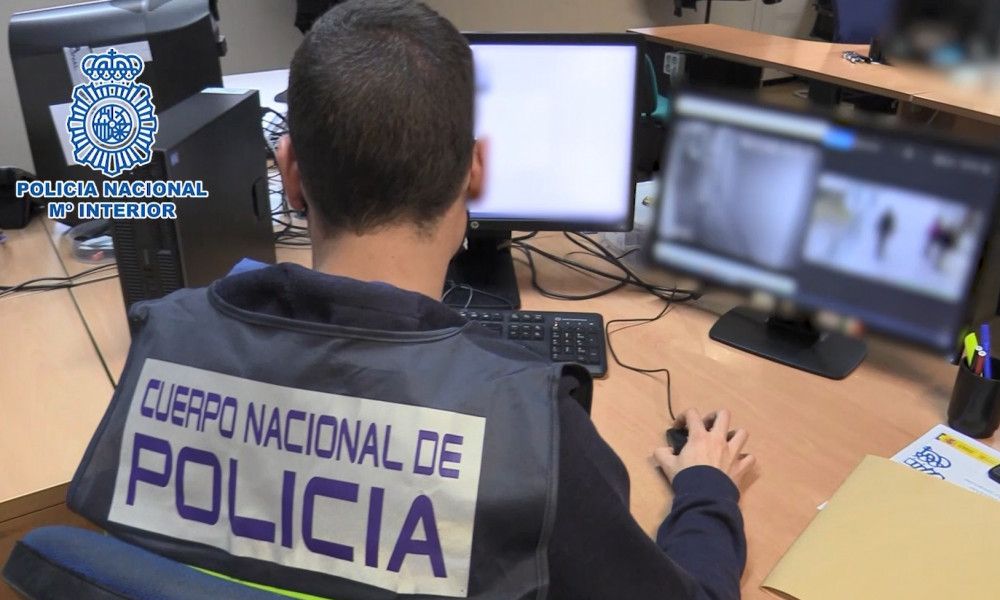 La Policía Nacional detiene a dos "camcorders" dedicados a la grabación clandestina de películas de estreno en salas de cine