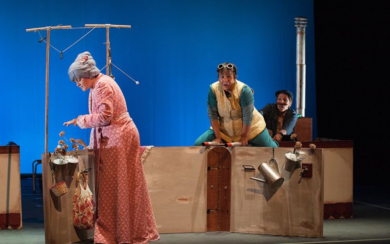 El Teatro Cánovas recibe la comedia familiar El lenguaje de las azoteas’, de Barataria