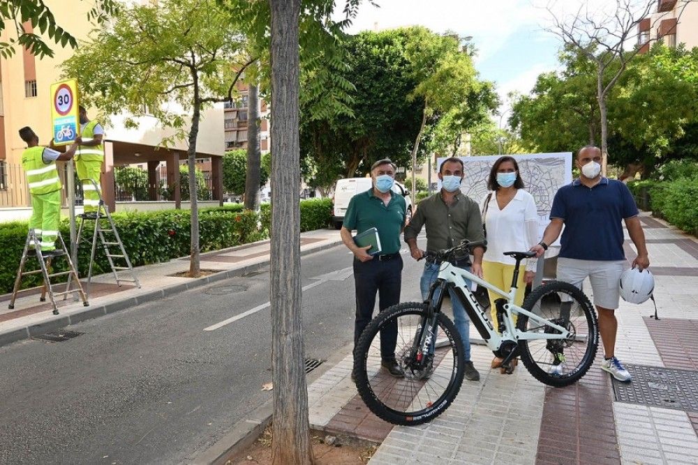 Ampliación de la red de ciclocalles de la ciudad a más de 40 viales en una primera fase que se ejecutará en los distritos oeste y este y que superará los diez kilómetros
