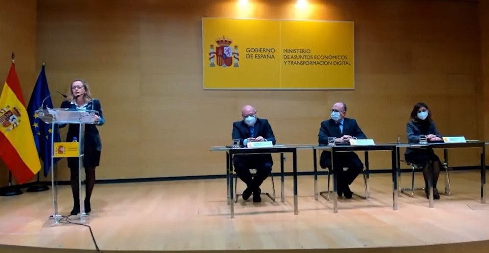 La banca presenta al Gobierno el plan para mejorar el trato al cliente tras las más de 600.000 firmas recogidas por Carlos San Juan