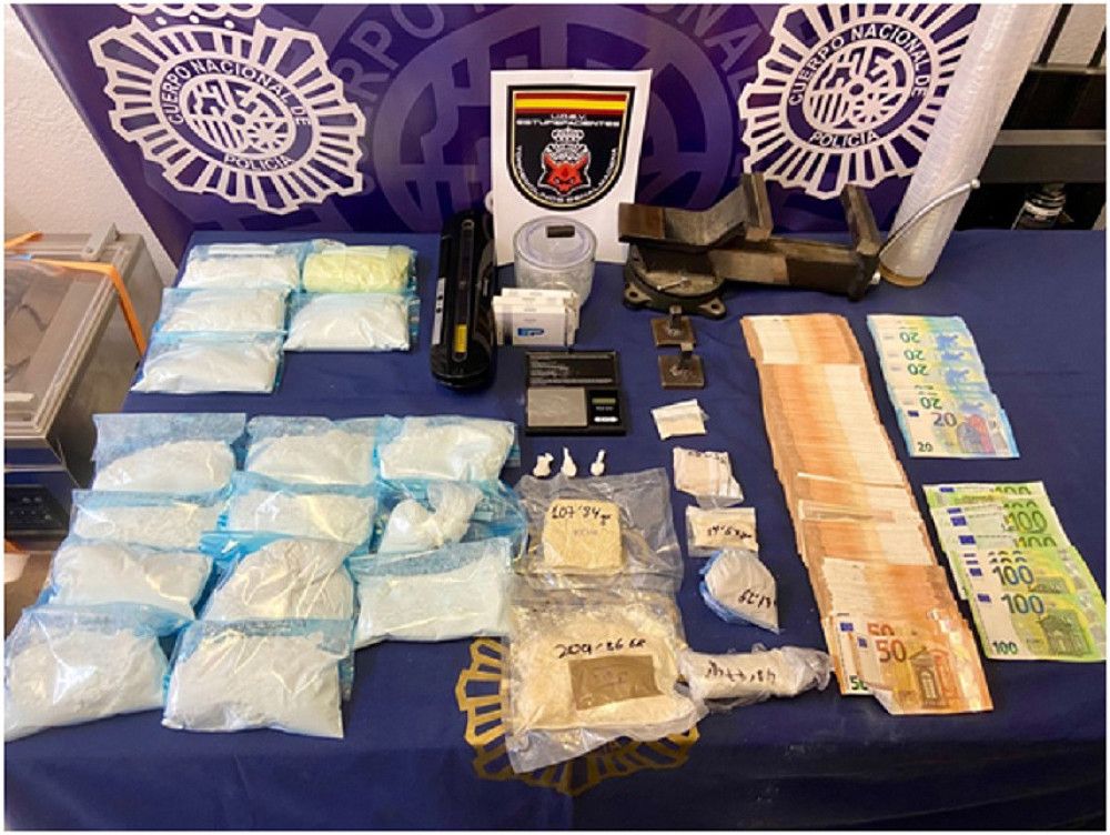 Desarticulada una red criminal en Benalmádena que adulteraba y cortaba cocaína y MDMA para distribuirla a mediana y pequeña escala