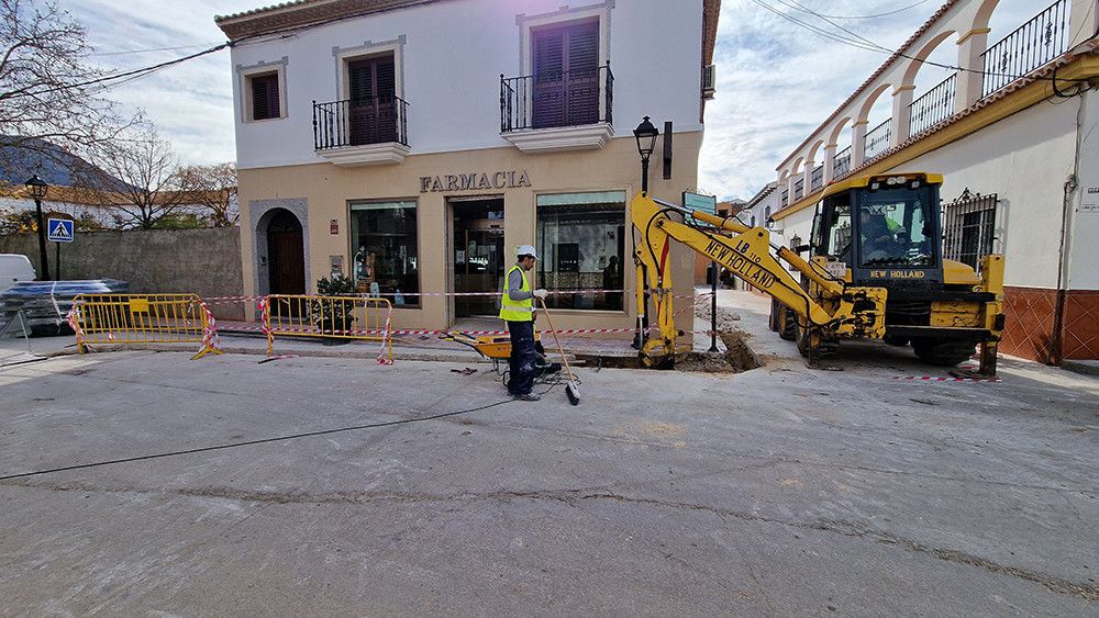 La Diputación invierte 7 millones para calefactar con biomasa 23 centros educativos, sanitarios y otros edificios públicos de la Sierra de las Nieves