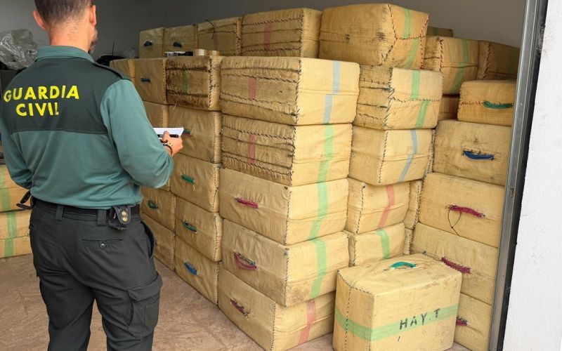 La Guardia Civil, en coordinación con la GNR y la Policía Marítima Portuguesa, interviene más de cinco toneladas de hachís