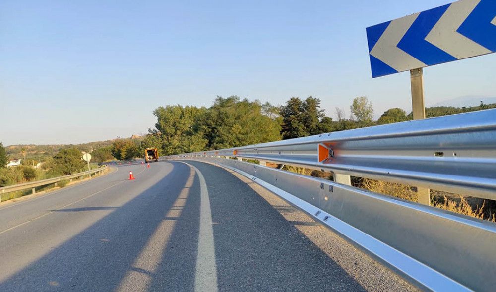Publicada la adjudicación de 12 contratos para barreras protectoras para motoristas en carreteras andaluzas